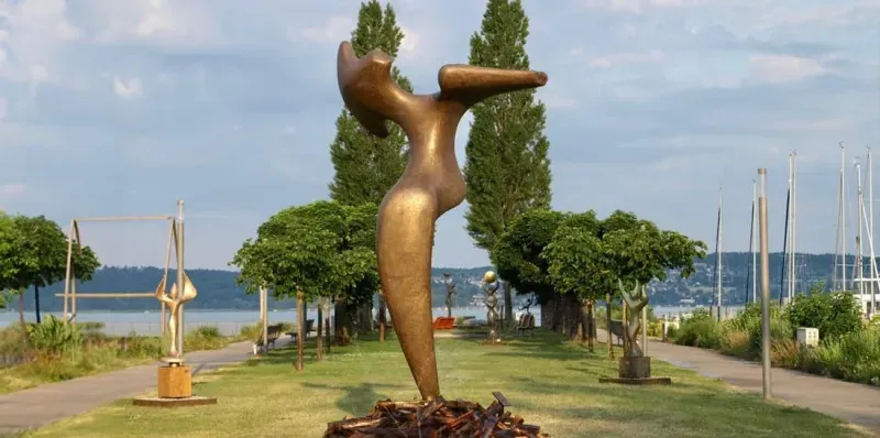 Phoenix 700kg Bronze Skulptur von Oliver Ritter am Bodensee | Eine Filmische Ausstellung von DAST Media